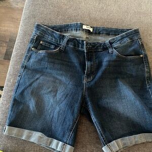 Kenzie Bermuda Shorts with no rips or intentional holes